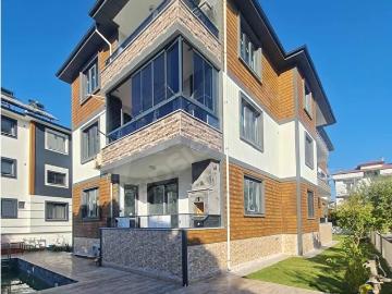 LAVINIA'DAN HAVUZLU BUTİK SİTEDE EBEVEYN BANYOLU KİRALIK DAİRE