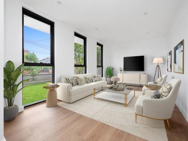 Lavish Hampton's Inspired Home in Serene Location