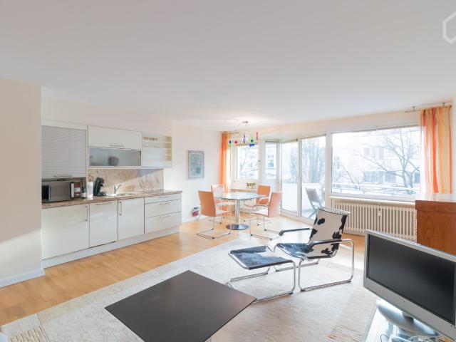 Lavishly furnished apartment. Top Alster location