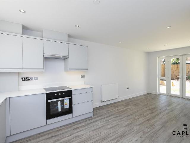 Lawton Green, Loughton IG10, 2 bed flat to rent, £2,100 pcm | PrimeLocation