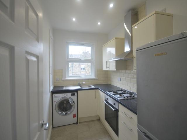 Lawton Road, London E10, 3 bed flat to rent, £2,200 pcm | PrimeLocation