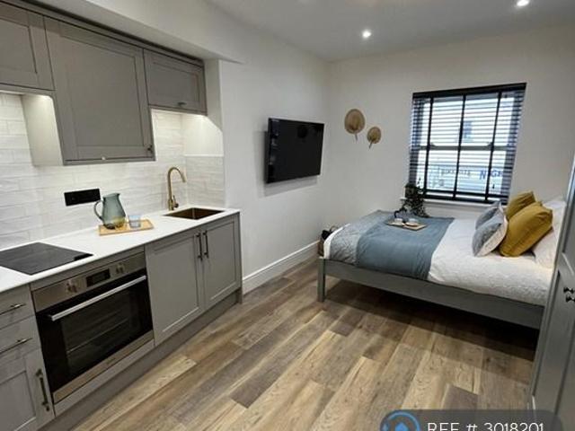 Lawford Road, Rugby, CV21 1 bed in a house share to rent £895 pcm £207 pw