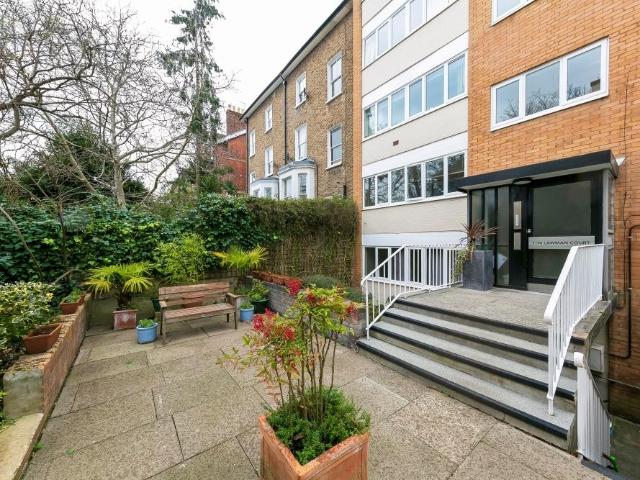 Lawman Court, Kew Road, Kew. 1 bed flat to rent £1,825 pcm £421 pw