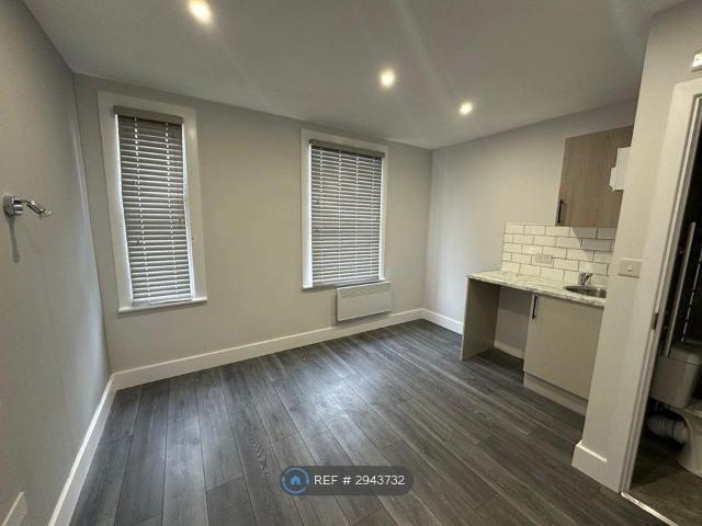 Lawn Lane, Hemel Hempstead HP3, 6 bed semi detached house to rent, £5,000 pcm | PrimeLocation