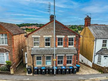 Lawn Lane, Hemel Hempstead HP3, 1 bed flat to rent, £1,250 pcm | PrimeLocation