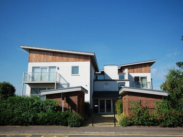 Lawn Lane, Hemel Hempstead HP3, 2 bed flat to rent, £1,665 pcm | PrimeLocation