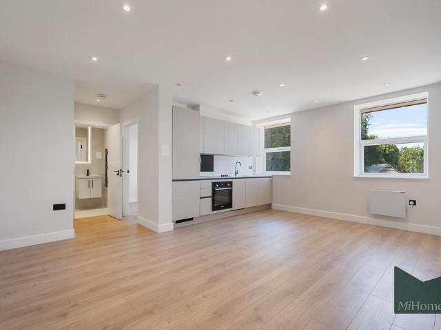 Lawn Lane, Hemel Hempstead 1 bed apartment to rent £1,650 pcm £381 pw