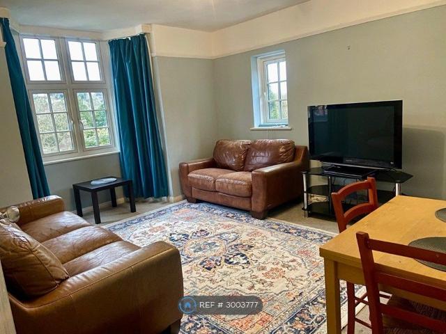 Lawn Road, Guildford GU2, 2 bed flat to rent, £2,100 pcm | PrimeLocation