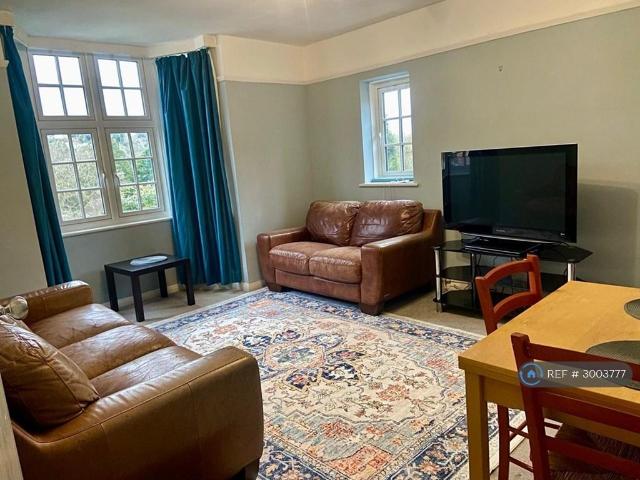 Lawn Road, Guildford, GU2 2 bed flat to rent £2,100 pcm £485 pw