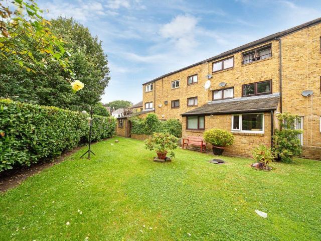 Lawn Road, Uxbridge UB8, 1 bed flat to rent, £1,300 pcm | PrimeLocation