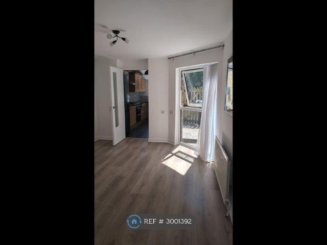 Lawn Road, Uxbridge UB8, 1 bed flat to rent, £1,400 pcm | PrimeLocation