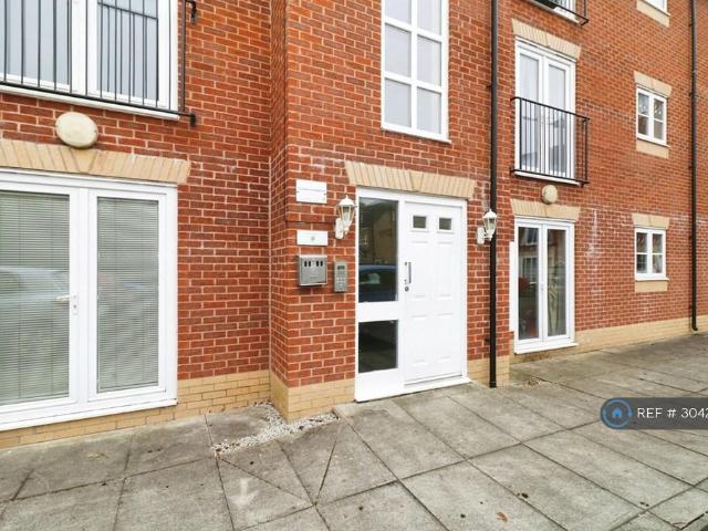 Lawnhurst Avenue, Wythenshawe. 2 bed flat to rent £1,175 pcm £271 pw