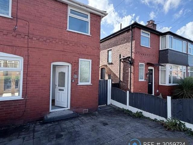Lawnswood Drive, Manchester, M27 3 bed semi detached house to rent £1,400 pcm £323 pw