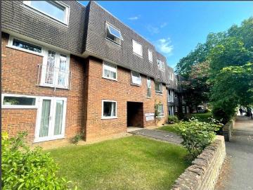 Lawrence Court, Alma Road, Windsor SL4, 2 bed flat to rent, £1,500 pcm | PrimeLocation
