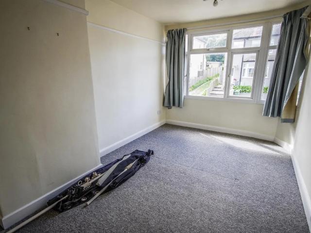 Lawrence Grove, Dursley