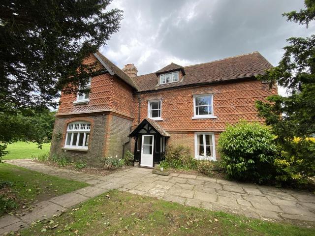 Lawrence Lane, Buckland, Betchworth. 6 bed semi detached house to rent £4,250 pcm £981 pw