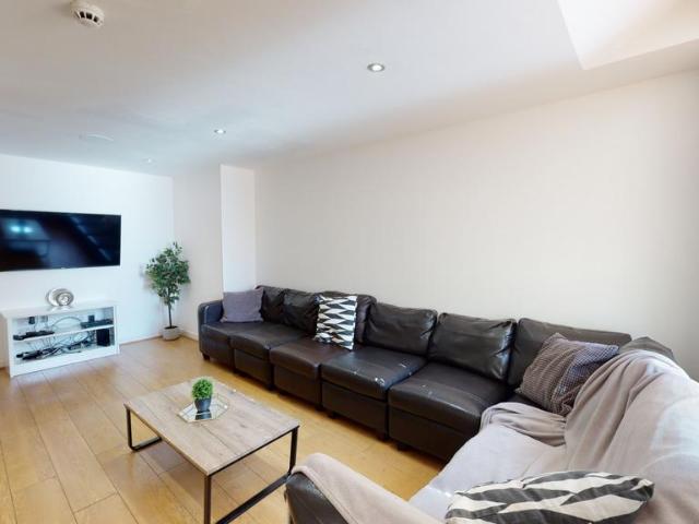 Lawrence Road, Liverpool L15 8 bed house to rent £5,165 pcm £1,192 pw