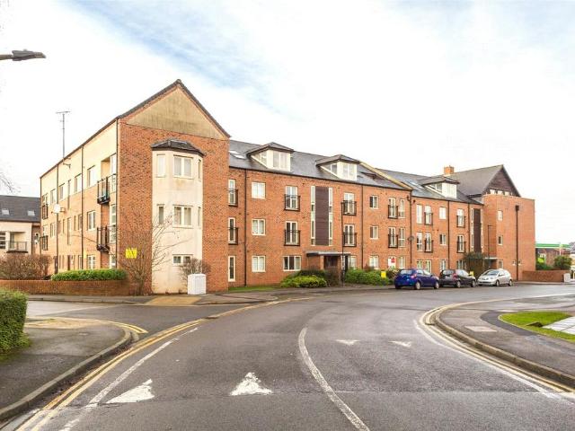 Lawrence Square, York, North. 2 bed flat to rent £1,400 pcm £323 pw