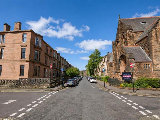 Lawrence Street, Partick, Glasgow, G11 2 bed flat to rent £1,550 pcm £358 pw