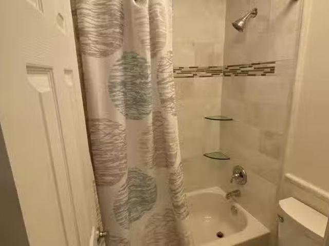 Lawrenceville House with Television. Comfortable & high qualit.