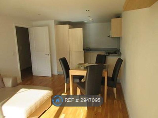 Lawrie House, London SW19, 2 bed flat to rent, £2,050 pcm | PrimeLocation