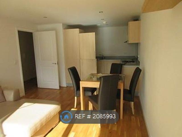 Lawrie House, London SW19, 2 bed flat to rent, £2,150 pcm | PrimeLocation
