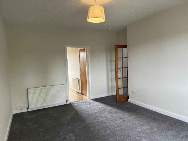 Lawrie Terrace, Loanhead EH20, 2 bed flat to rent, £1,050 pcm | PrimeLocation