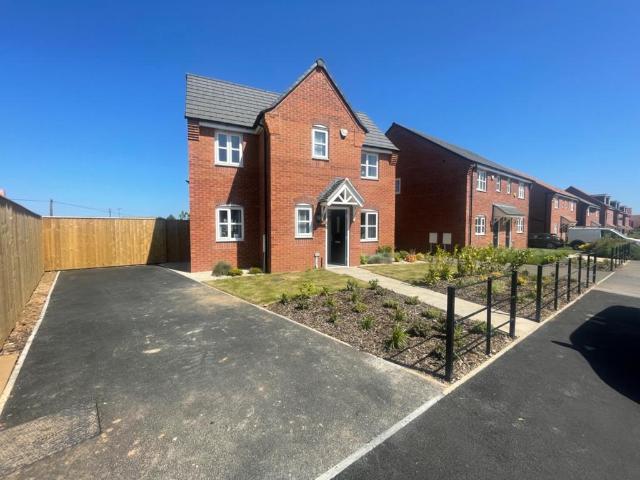 Lawson Road, Bolsover, Chesterfield. 4 bed detached house to rent £1,495 pcm £345 pw