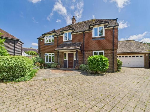 Laxton Meadow, Funtington 5 bed detached house to rent £2,750 pcm £635 pw