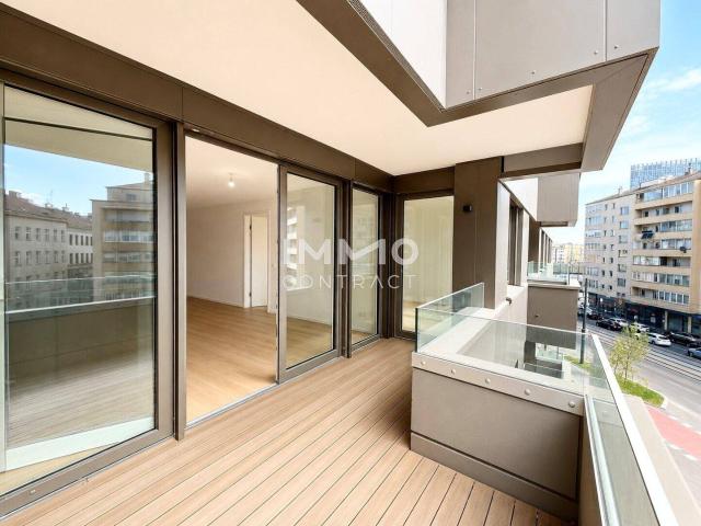 LAXURY: Directly at the main train station big 4 room apartment Commission free
