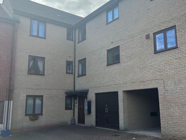 Laxfield Drive, Broughton, Milton Keynes MK10, 2 bed flat to rent, £1,175 pcm | PrimeLocation
