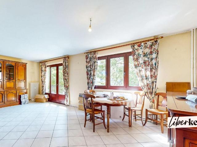 Laxou Avenue de la Libération: Grand T4 traversant avec garage, 2 balcons, cave et grenier
