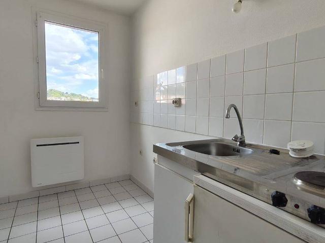 LAXOU PROCHE BOULEVARD DES AIGUILLETTES F1 DE 32 M² AVEC EMPLACE