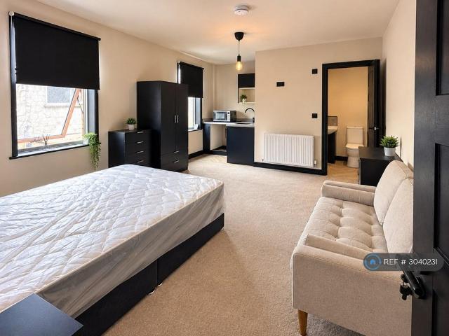 Layton Avenue, Mansfield, NG18 1 bed in a house share to rent £600 pcm £138 pw