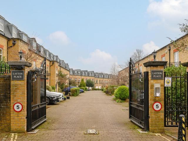 Layton Place, Kew, Richmond TW9, 1 bed flat to rent, £2,250 pcm | PrimeLocation