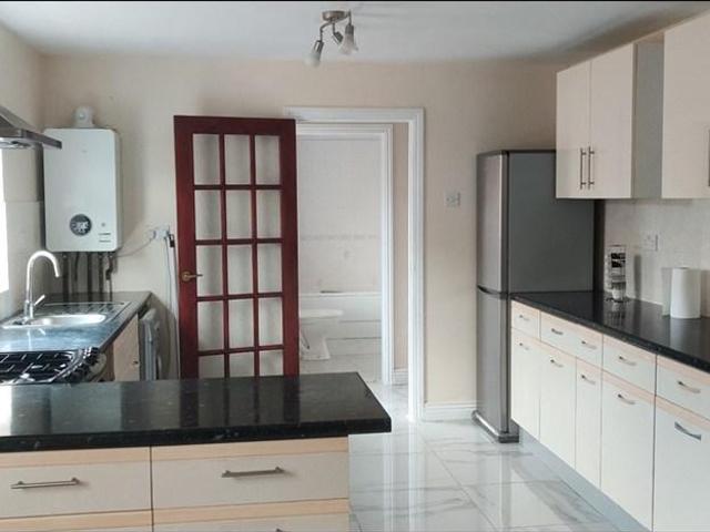 Layton Road, Hounslow, TW3 2 bed end of terrace house to rent £2,050 pcm £473 pw