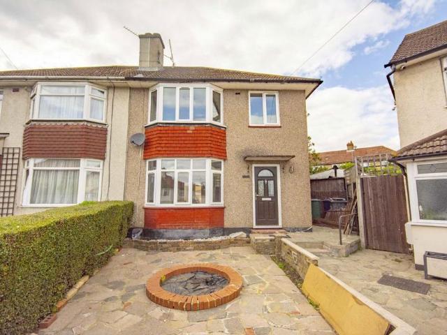 Layfield Crescent, London NW4 3 bed house to rent £3,000 pcm £692 pw