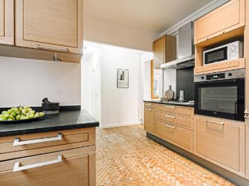 Lazare 3 rooms in Ternes 17 Arr