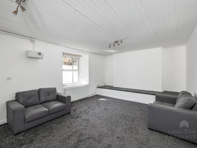 Lgf, Hill Park Crescent, Plymouth PL4, 2 bed flat to rent, £950 pcm | PrimeLocation