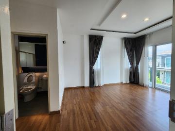 ลดราคา*ขายบ้านเดี่ยว ใกล้โรงเรียนนานาชาติเด่นหล้า 5 7 นาที ในราคา 6.5 ล้านบาท ราคาดีมาก * 4 ห้องนอน 3 ห้องน้ำ 3 ที่จอดรถ มีส่วนกลางให้ใช้