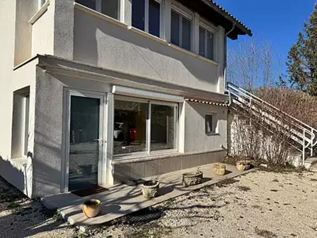 Le Thor 84250 Location appartement 2 pièces t2 terrasse parking