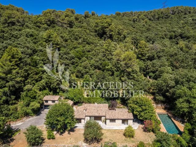 Le Tignet – Propriété remarquable en pierre 300m² Le Tignet