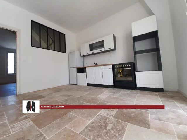 LE TOURNE, MAISON DE VILLE, PIERRE, CACHET, 3 CH, TERRASSE
