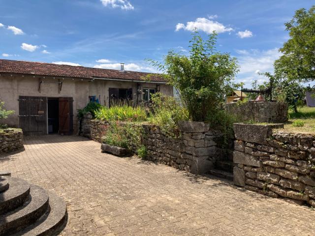 LE VAL LARREY 21390. Maison en Pierre P6 de 178 m² à vendre + dépendances, terrain de 5155m²