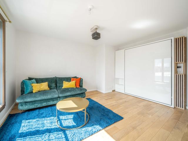 “Le Venelles Near metro stations 11