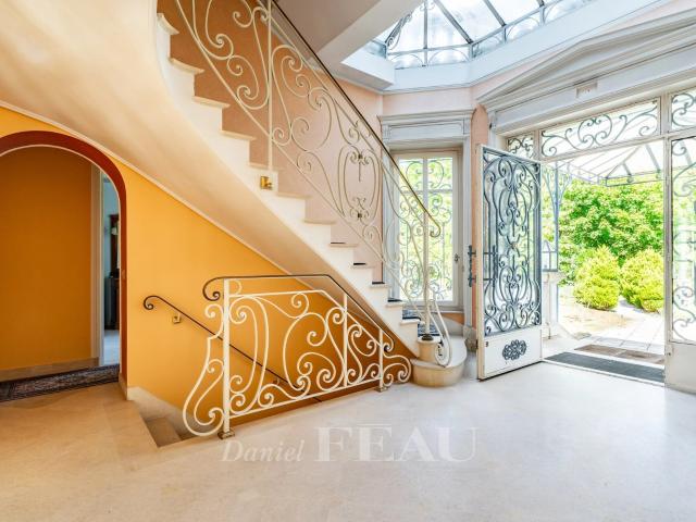 Le Vesinet Ancien Relais De Chasse 680m² Le Vésinet
