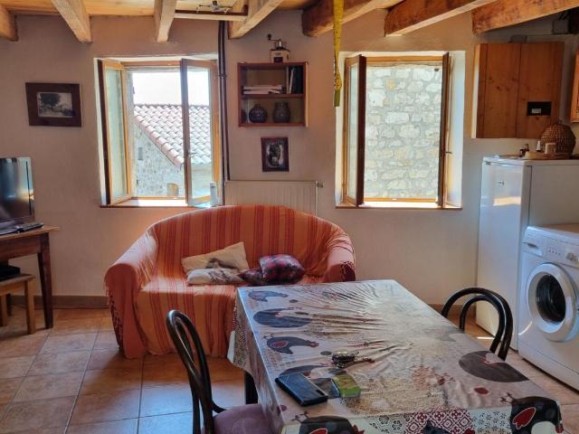 Le BESSAT 42660 Secteur Graix maison de village 2 chambres garage terrain non attenant 285m²