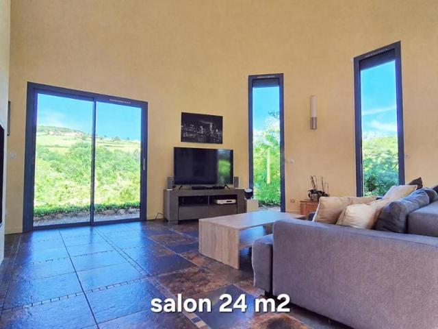 LE BOIS D'OINGT. Villa d'architecte 6 pièces 175 m2 sur terrain de 1214m2