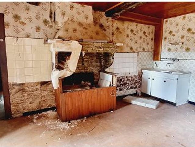 LE BOUCHAGE MAISON À RÉNOVER AVEC GRANGE ATTENANTE