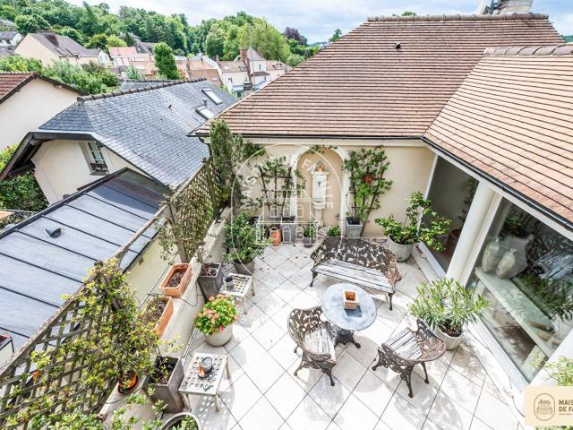 Le Bourg Maison de caractère de 250m2 à La Celle Saint Cloud